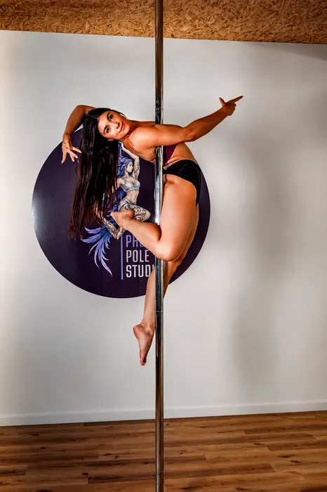 Cours de pole dance ados 9-16 ans — Phoenix Pole Studio, près de Chambéry